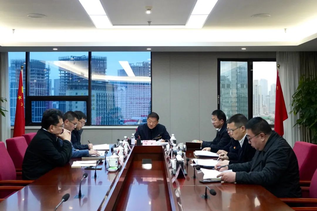 9a123b8f-9efc-4184-89dd-ec51ee1b40fa 尊龙集团官网集团召开党委理论进建中心组专题进建钻研会