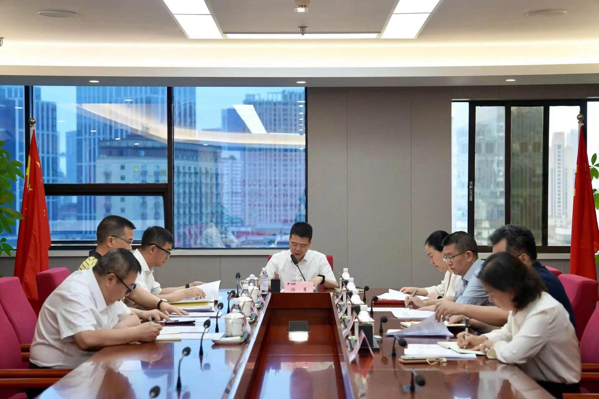 fac141ff-479f-4e5b-af3b-d8335e0369dc 省尊龙集团官网集团党委辅导班子党纪进建教育专题进建钻研会暨党委理论进建中心组2024年第四次专题进建钻研会召开